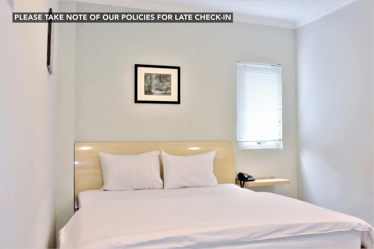 Kemang Eleven Hotell Jakarta Exteriör bild
